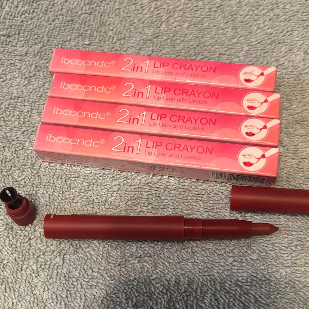 2-in-1 Lip Crayon - Rich Red